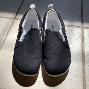 Xero Aptos black and white 8.5